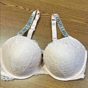 Victoria’s Secret size 38DD Lace underwire Bra